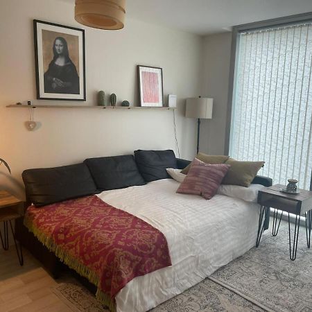 Modern Apartment Located In Cmk Restaurant Quarter Milton Keynes Exterior photo